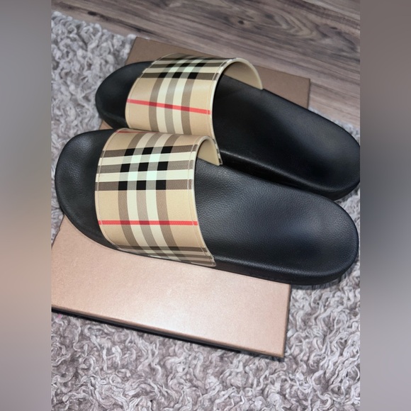 Burberry slides - Picture 2 of 5